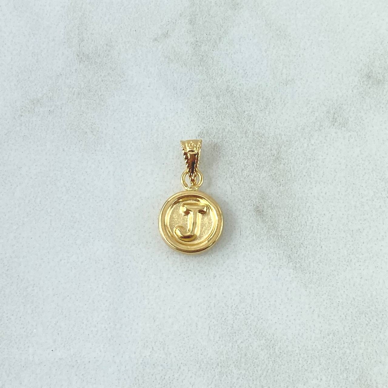 Dije Letra J  0.4gr / 1.5cm / Circulo Mate - Cargador Bordeado Oro Amarillo 18K *