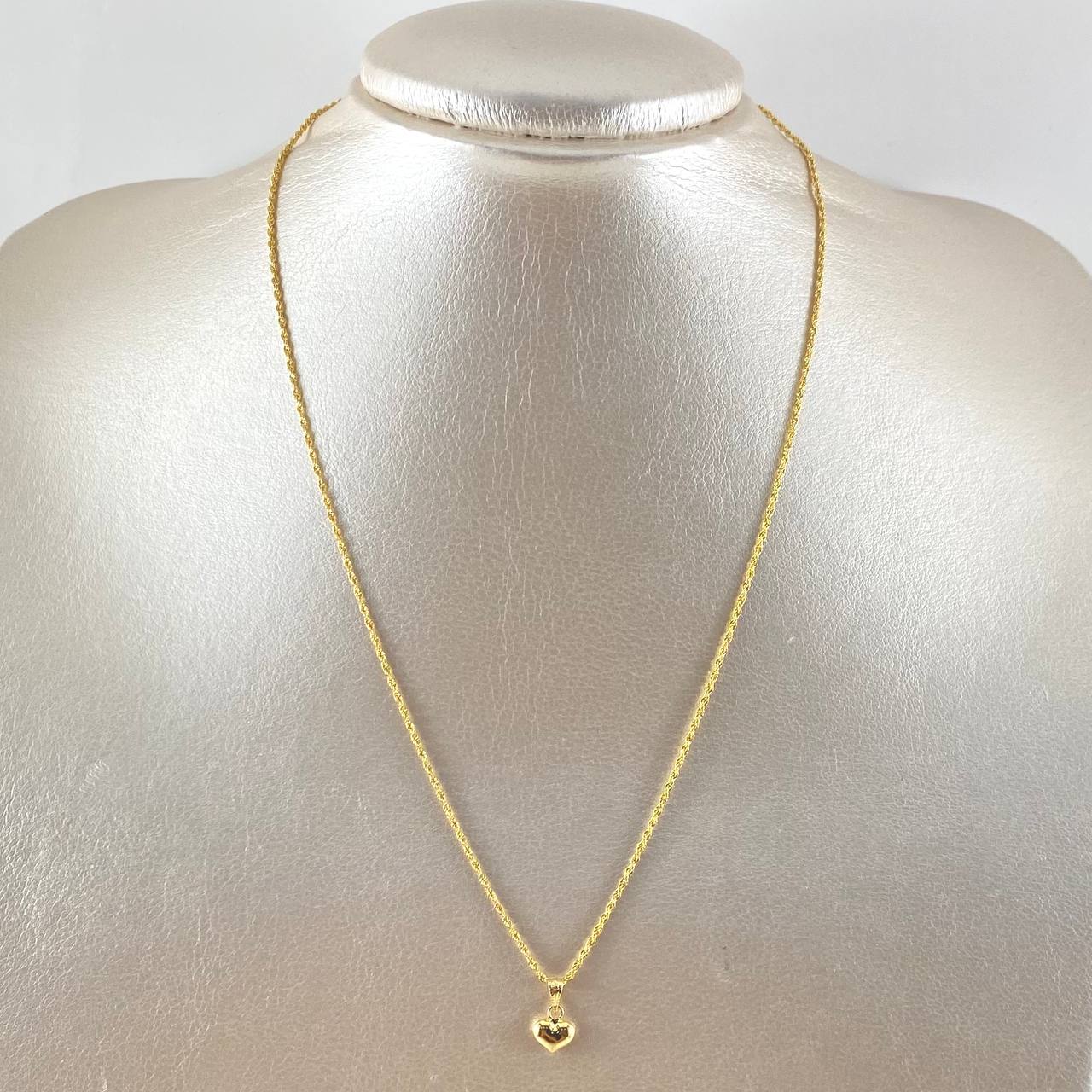 Set Cadena Lazo 1gr / 50cm / 1.2mm + Dije Corazón 0.3gr / 1.5cm Cargador Bordeado 1.3gr Oro Amarillo 18K (Oferta)