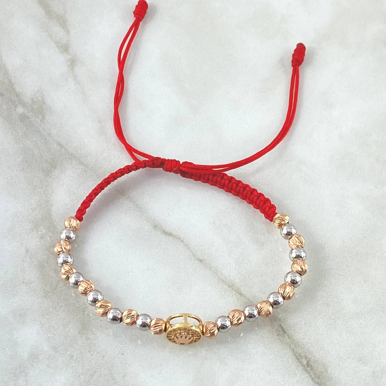 Pulsera Roja Herraje Corana Tambor 3gr / 4mm Bolas Lisas Diamantadas 26und Circones Blancos Tres Oros 18K