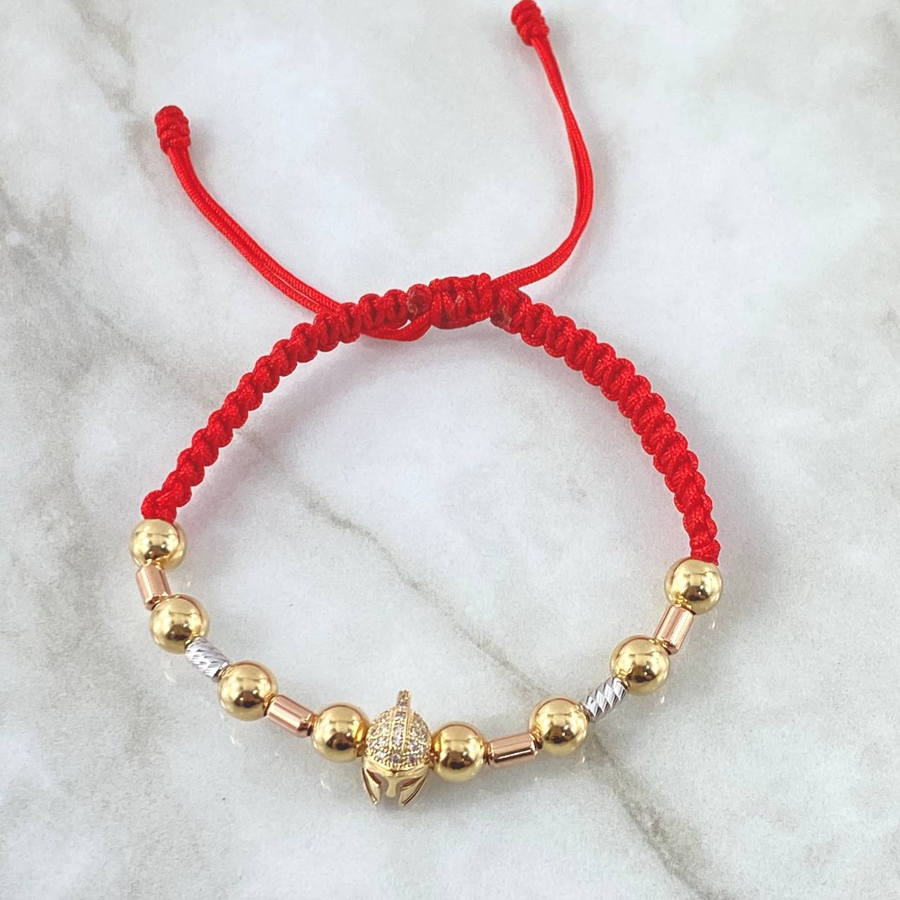 Pulsera Roja Herraje Casco Gladiador 3.6gr / 6mm Bolas Cilindros Diamantados-Lisos 14und Circones Blancos Tres Oros 18K