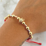Pulsera Roja Herraje Casco Gladiador 3.6gr / 6mm Bolas Cilindros Diamantados-Lisos 14und Circones Blancos Tres Oros 18K