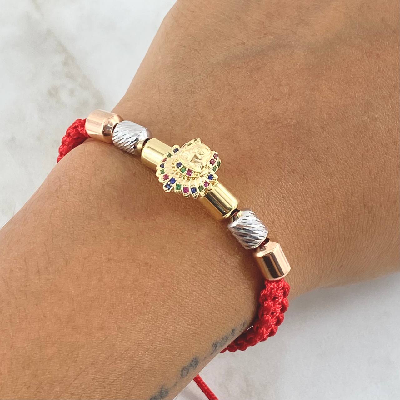 Pulsera Roja Herraje Indio 4gr / 6mm Cilindros Lisos Diamantados 6und Circones Colores Tres Oros 18K