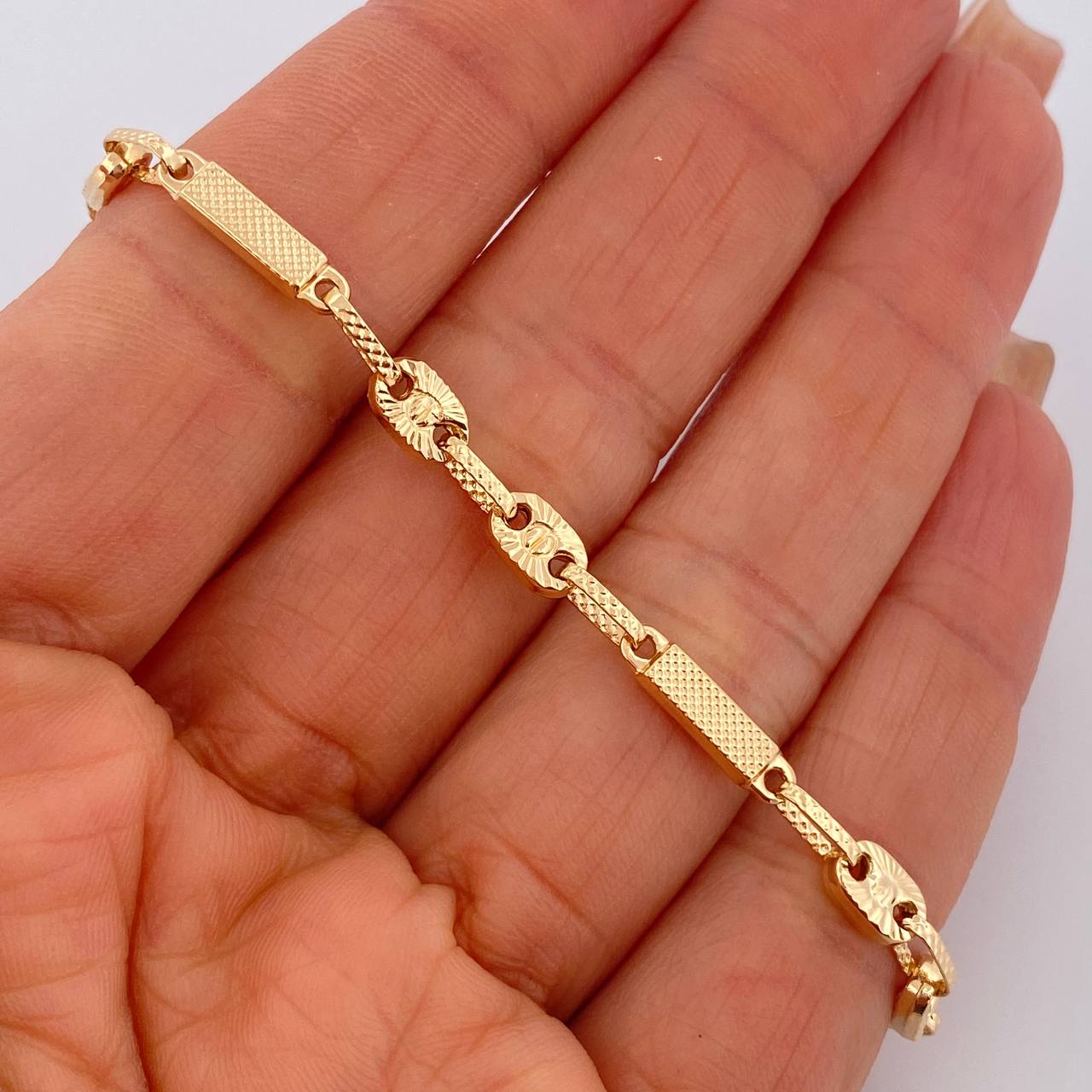 Pulso Rustica Tornillo 5.3gr / 22cm / Oro 18K $