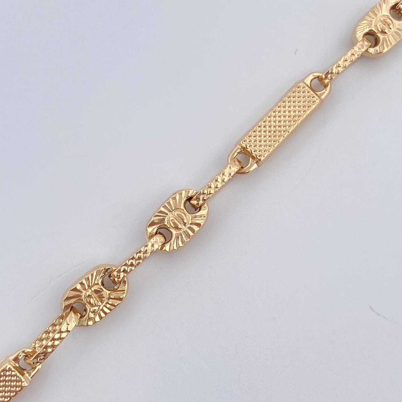Pulso Rustica Tornillo 5.3gr / 22cm / Oro 18K $