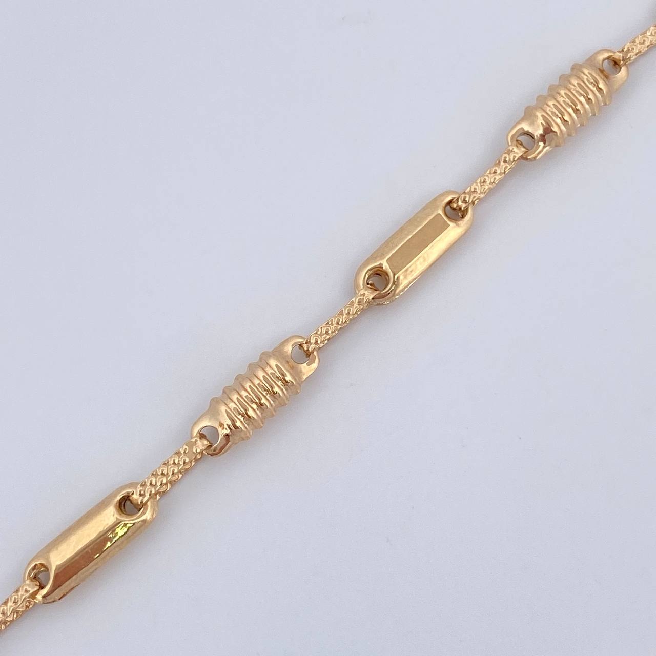 Pulso Rustico Barril 3.6gr / 21.5cm / Oro 18K $