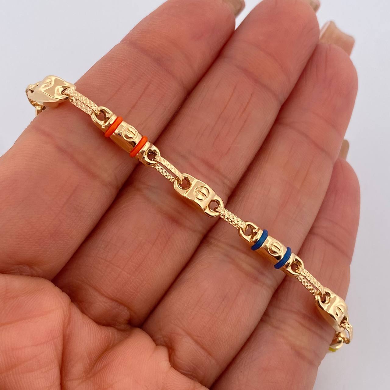 Pulso Rustico Tornillo 5.55gr / 21cm / Oro 18K $