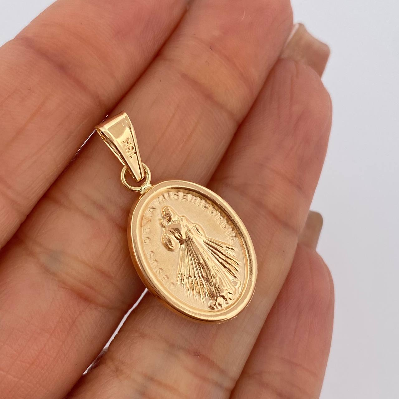 Dije Jesus de la Misericordia 1.55gr / 3cm / Oro 18K $