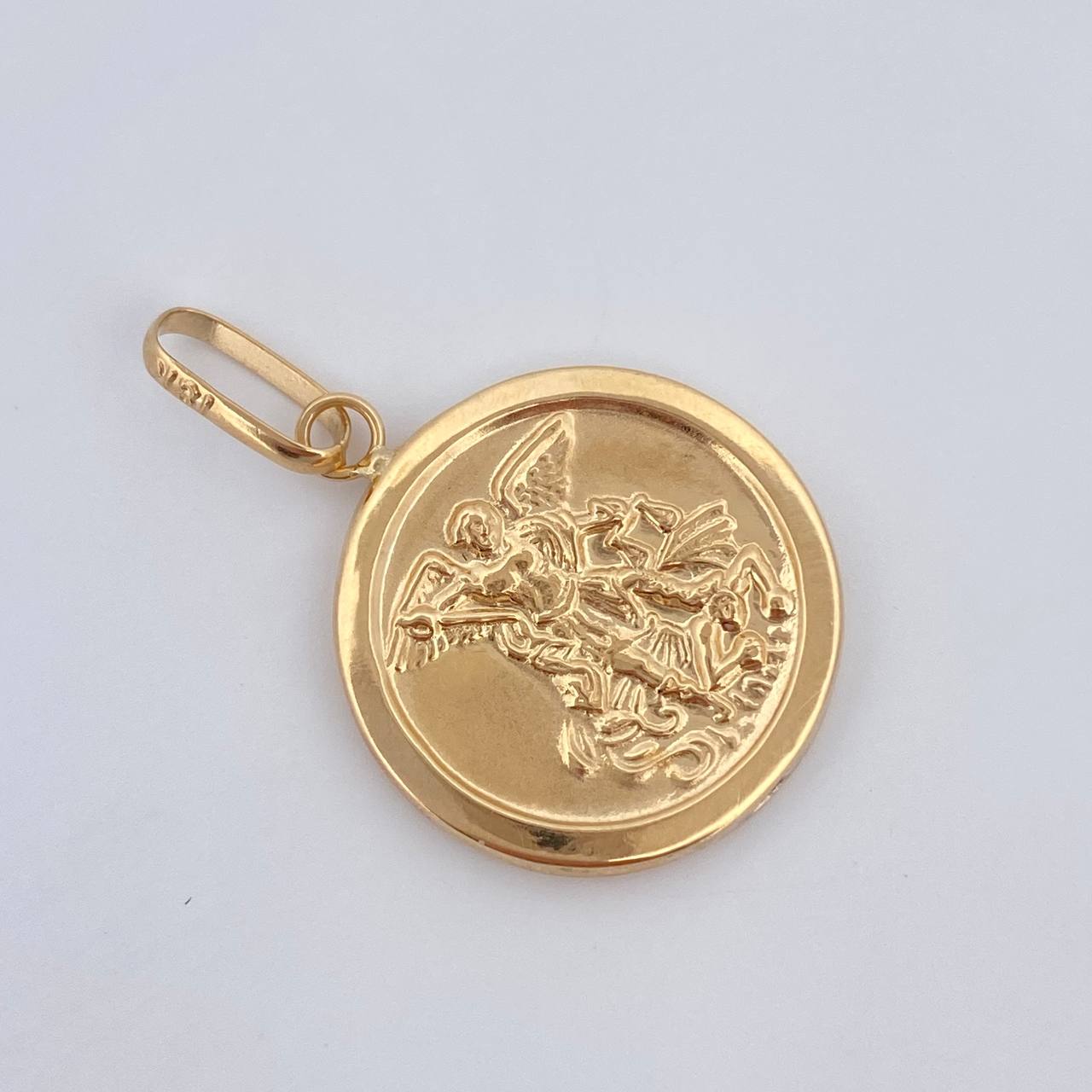 Dije San Miguel Arcángel 1.35gr / 3cm / Oro 18K $
