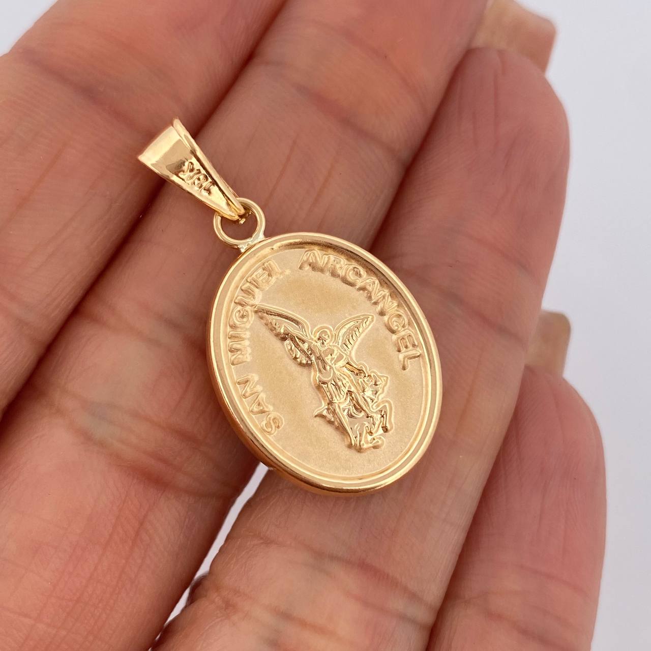 Dije San Miguel Arcángel 1.7gr / 3cm / Oro 18K $