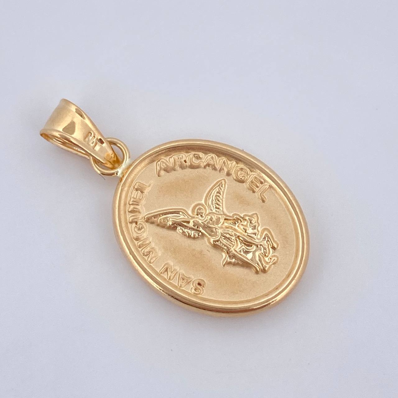 Dije San Miguel Arcángel 1.7gr / 3cm / Oro 18K $