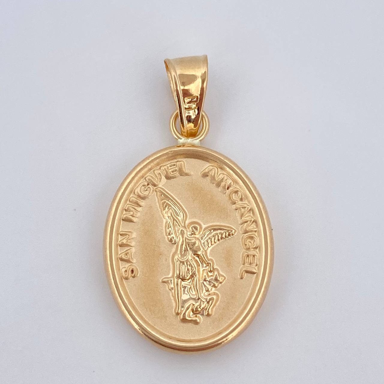 Dije San Miguel Arcángel 1.7gr / 3cm / Oro 18K $