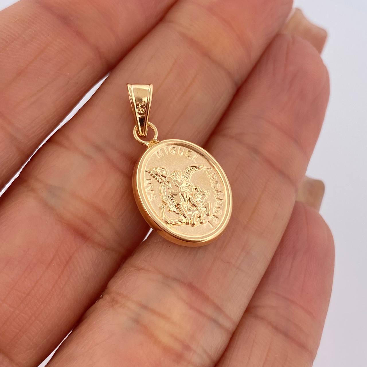 Dije San Miguel Arcangel 1.05gr / 2.5cm / Oro 18K $
