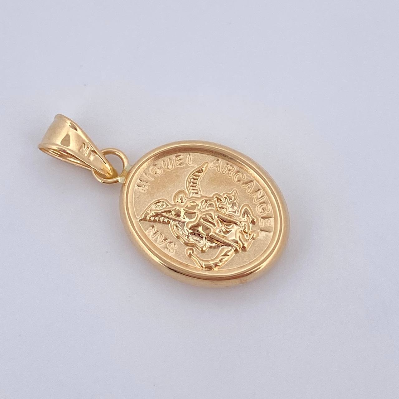 Dije San Miguel Arcangel 1.05gr / 2.5cm / Oro 18K $
