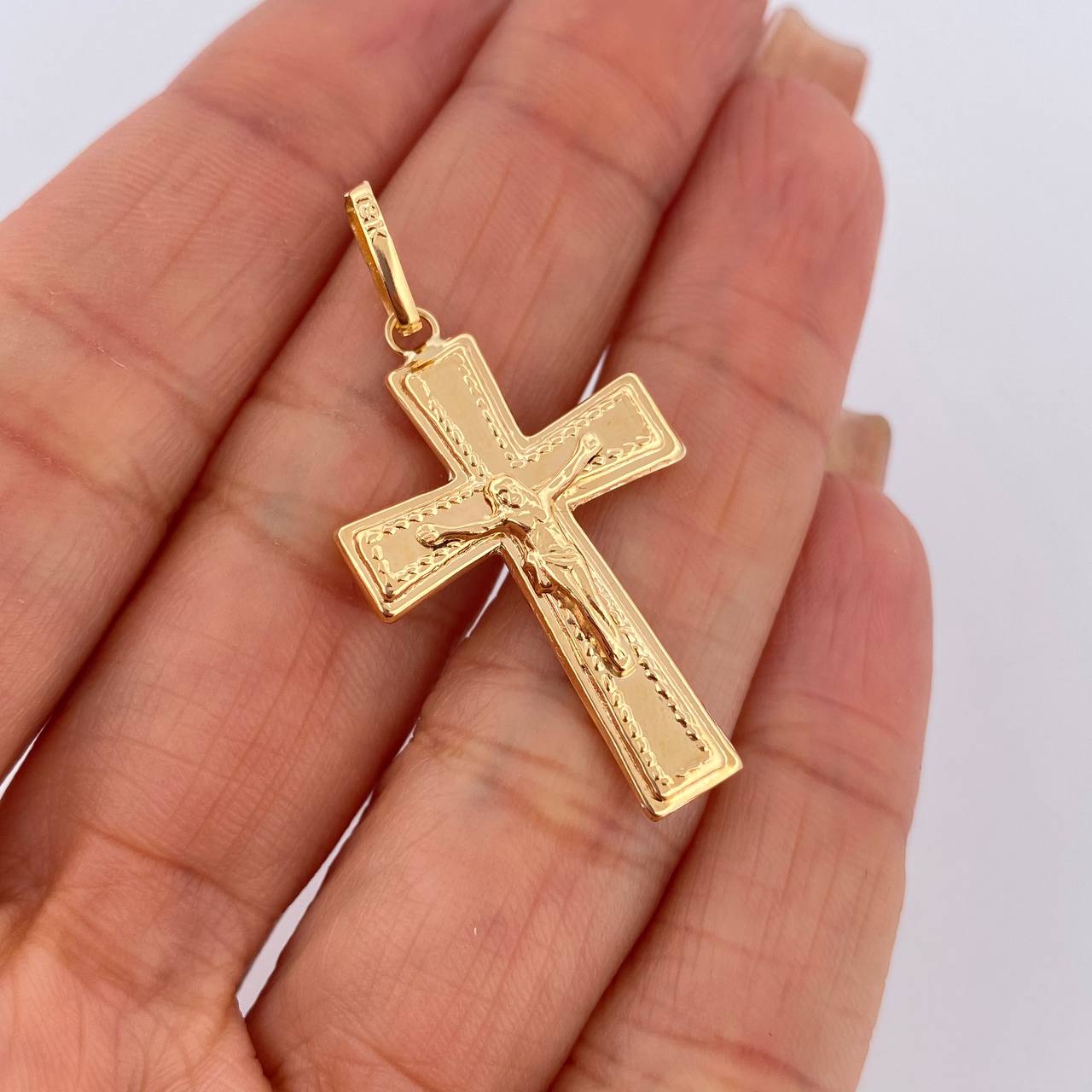 Dije Cruz Cristo 1.75gr / 4cm / Oro 18K $