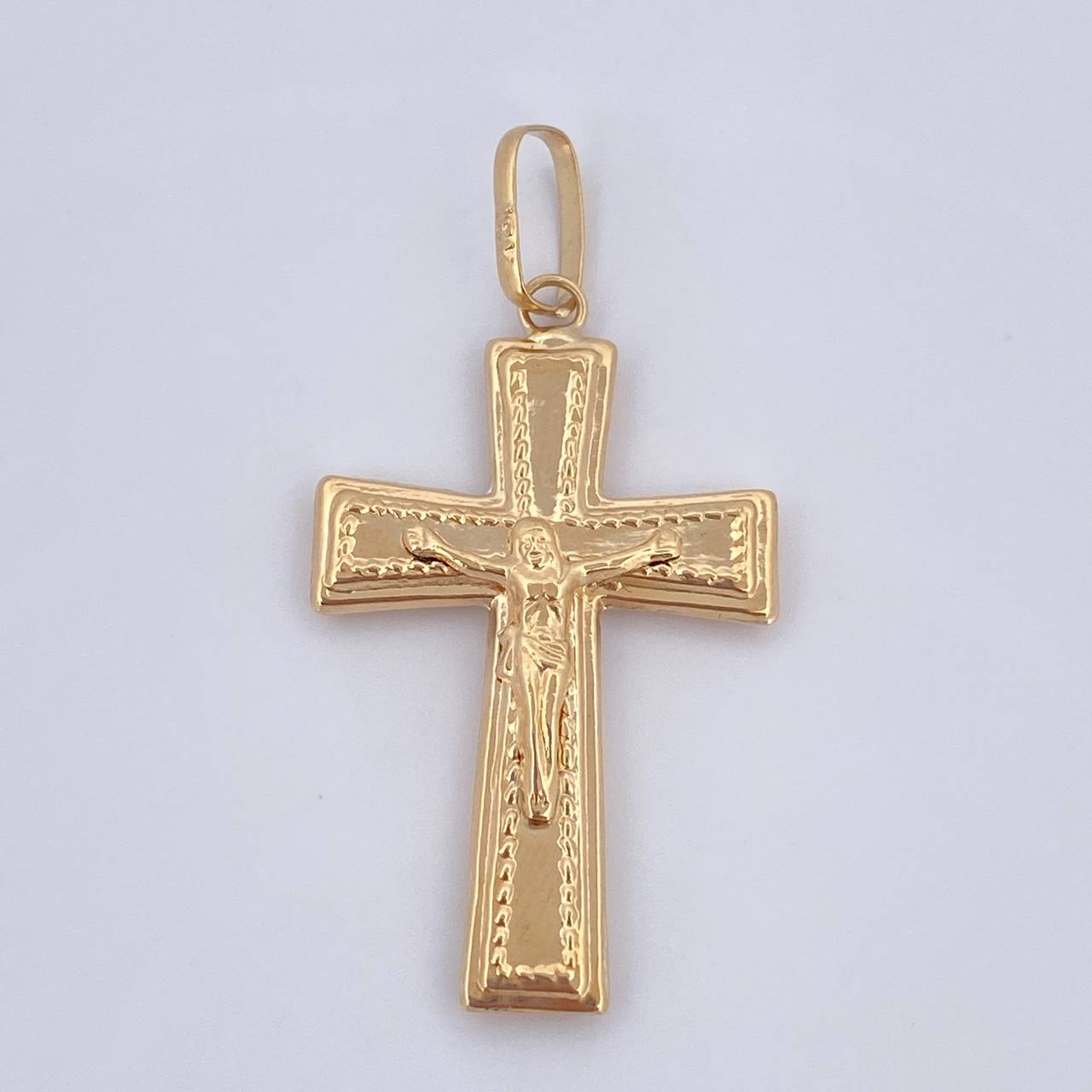 Dije Cruz Cristo 1.75gr / 4cm / Oro 18K $