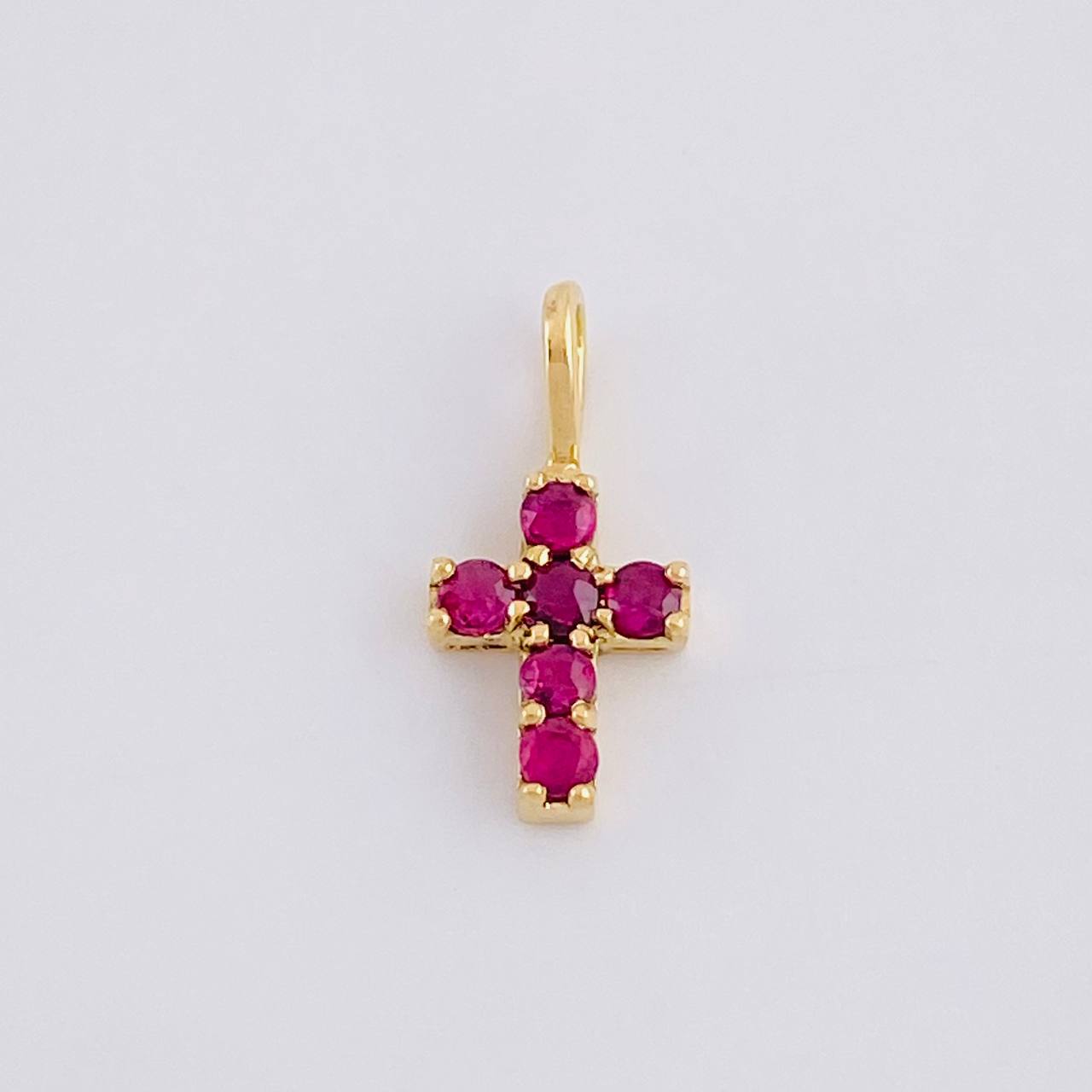 Dije Cruz Rubíes 30pts 0.45g / 1.4cm Oro Amarillo 18K