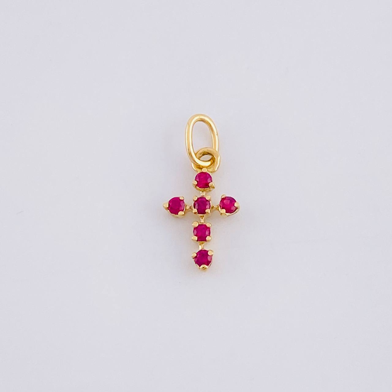 Dije Cruz Burbuja Rubíes 8pts 0.2g / 1.5cm Oro Amarillo 18K