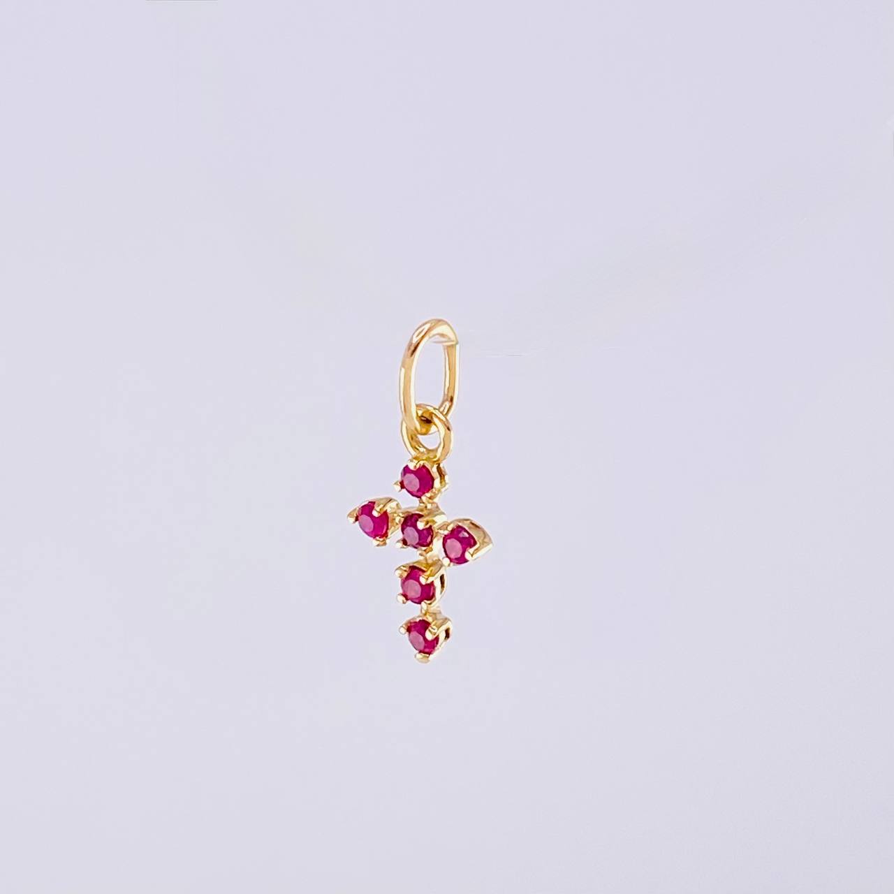 Dije Cruz Burbuja Rubíes 8pts 0.2g / 1.5cm Oro Amarillo 18K