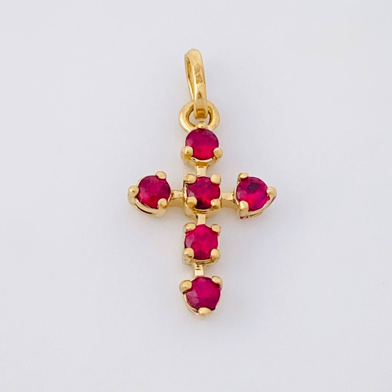 Dije Cruz Burbuja Rubíes 25pts 0.55g / 1.5cm Oro Amarillo 18K