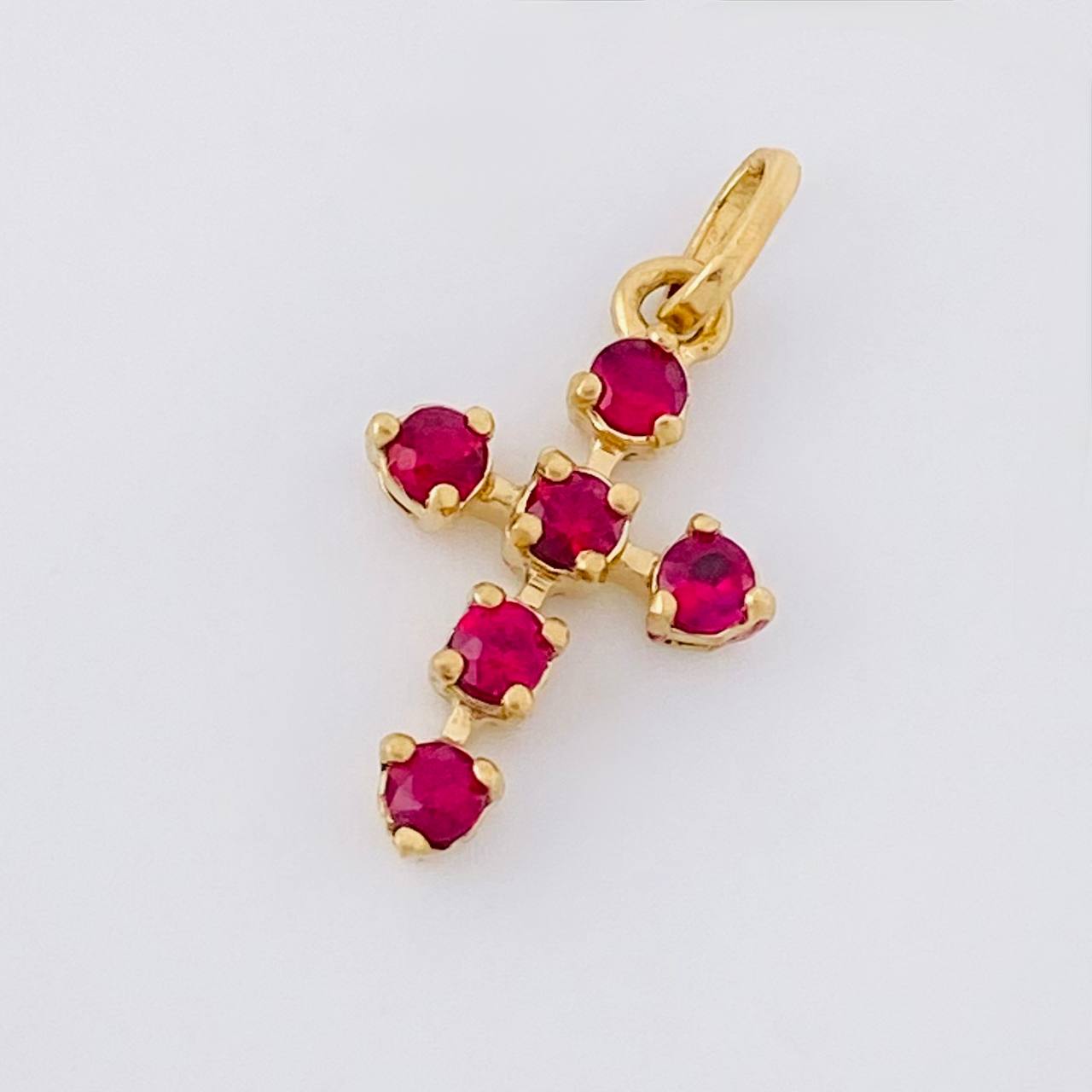 Dije Cruz Burbuja Rubíes 25pts 0.55g / 1.5cm Oro Amarillo 18K