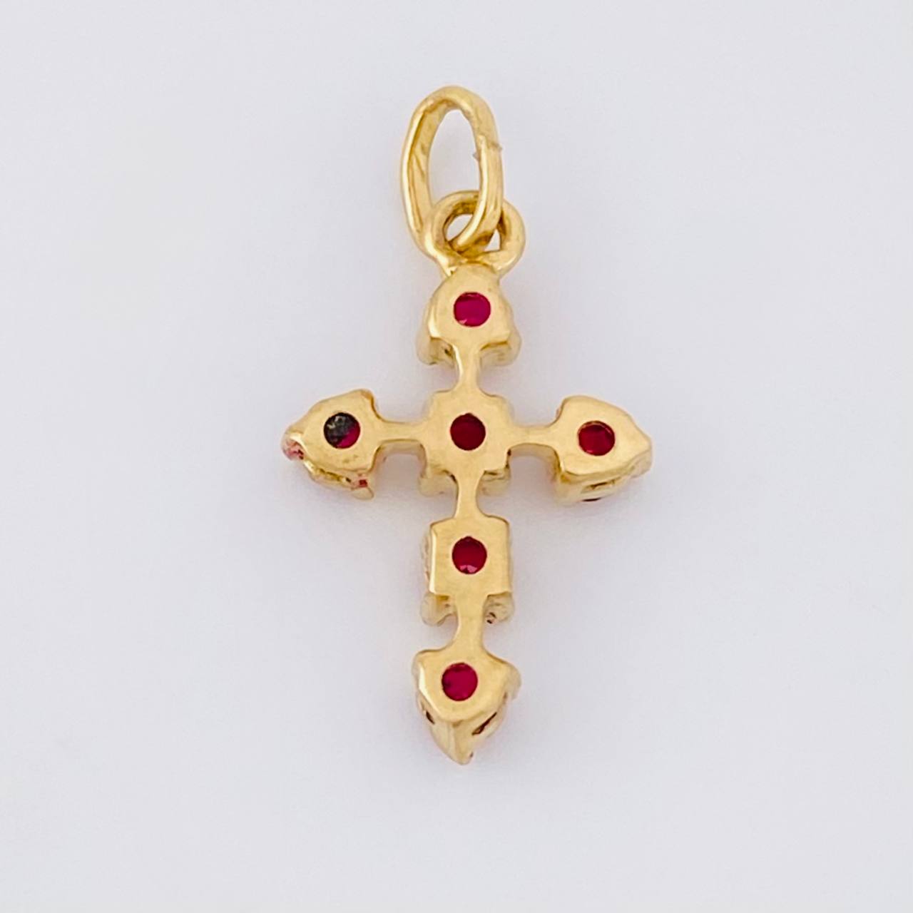 Dije Cruz Burbuja Rubíes 25pts 0.55g / 1.5cm Oro Amarillo 18K