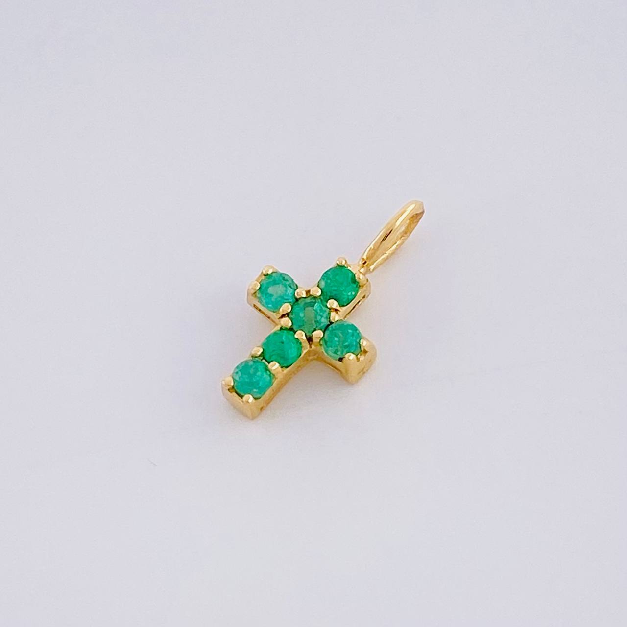 Dije Cruz Esmeraldas 12pts 0.4g / 1.4cm Oro Amarillo 18K
