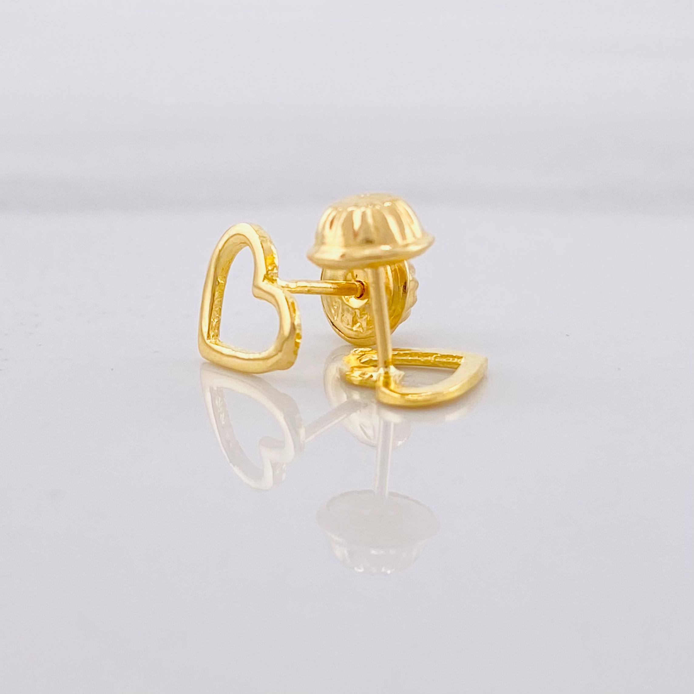 Topos Silueta de Corazón 0.7g / 6.35mm Oro Amarillo 18K
