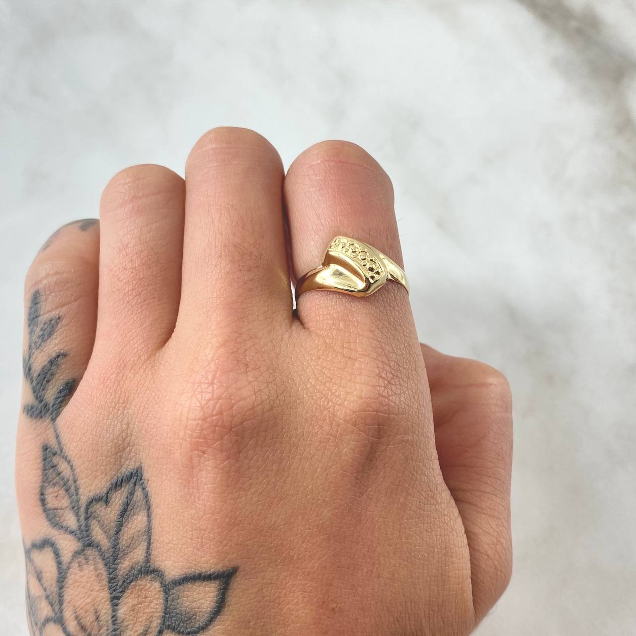 Anillo Paralelo Punteado 1.65gr / T8 1/4 / Oro 18K ©