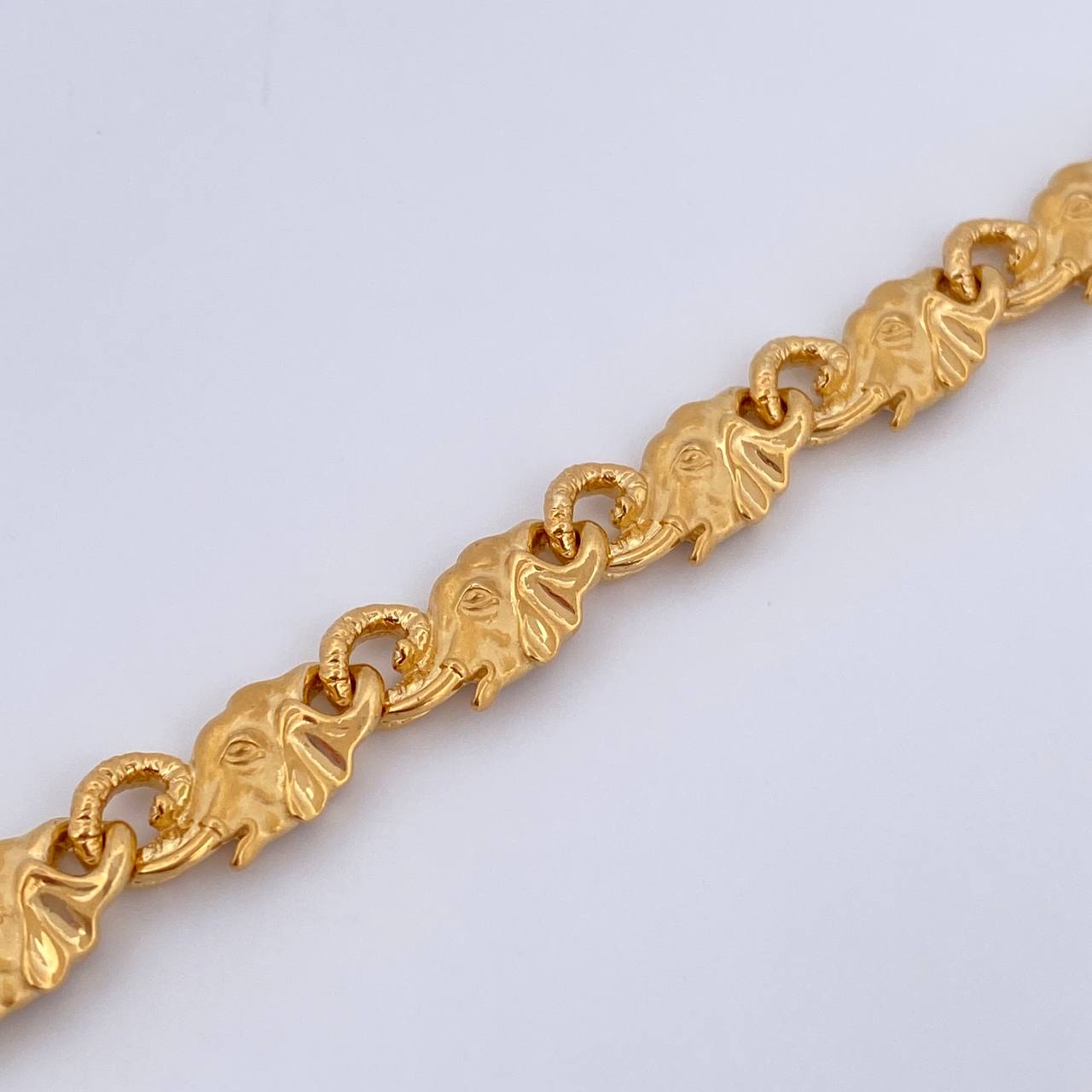 Pulso Rustico Elefantes 26.45gr / 19.1cm / 8.4mm Oro Amarillo Nac.Esp. 18K $