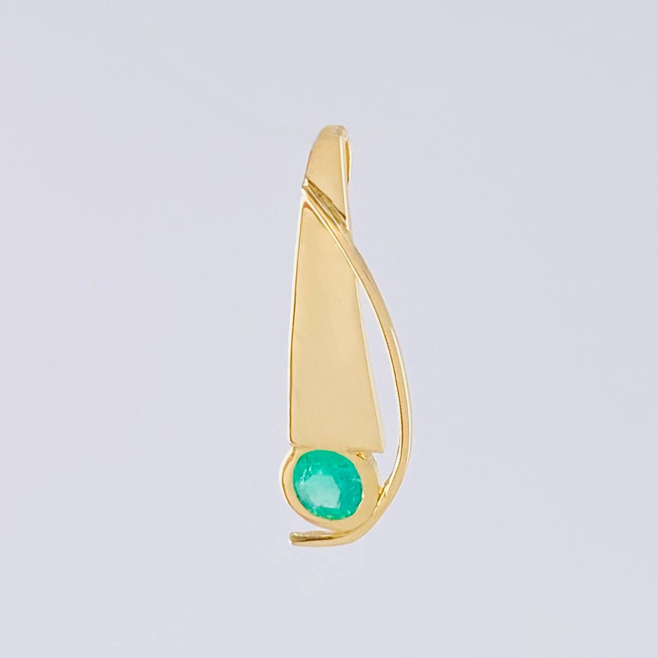 Dije Delta Abstracta Esmeralda 29Pts 1.4 g / 2.5 cm Oro Amarillo 18K