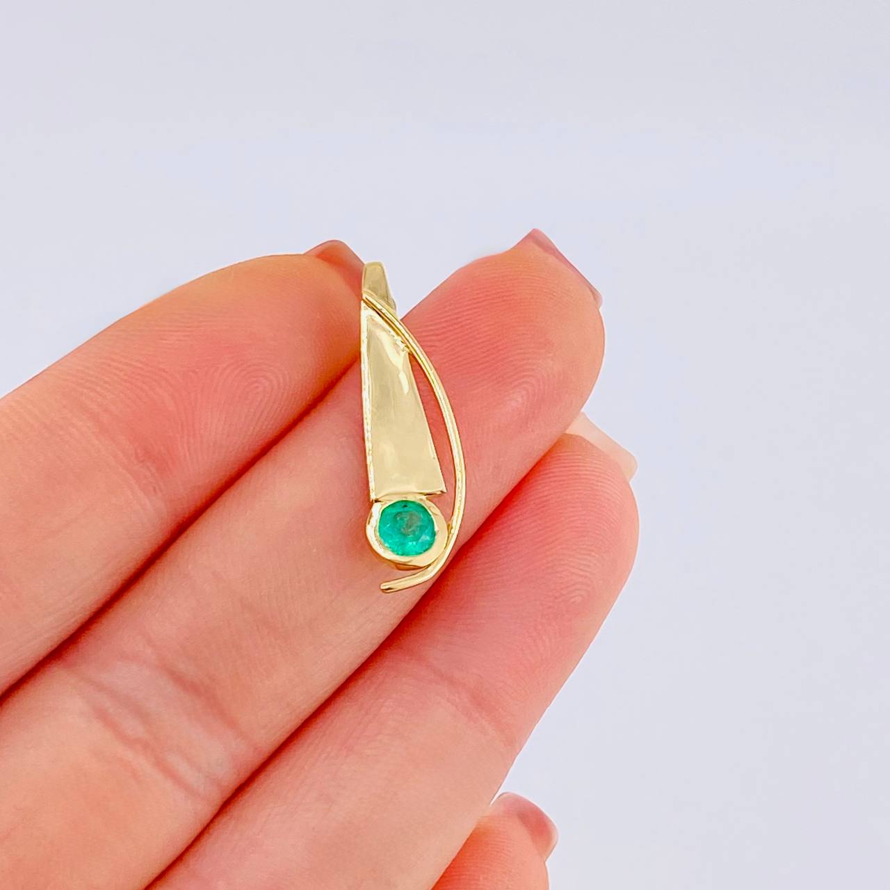 Dije Delta Abstracta Esmeralda 29Pts 1.4 g / 2.5 cm Oro Amarillo 18K