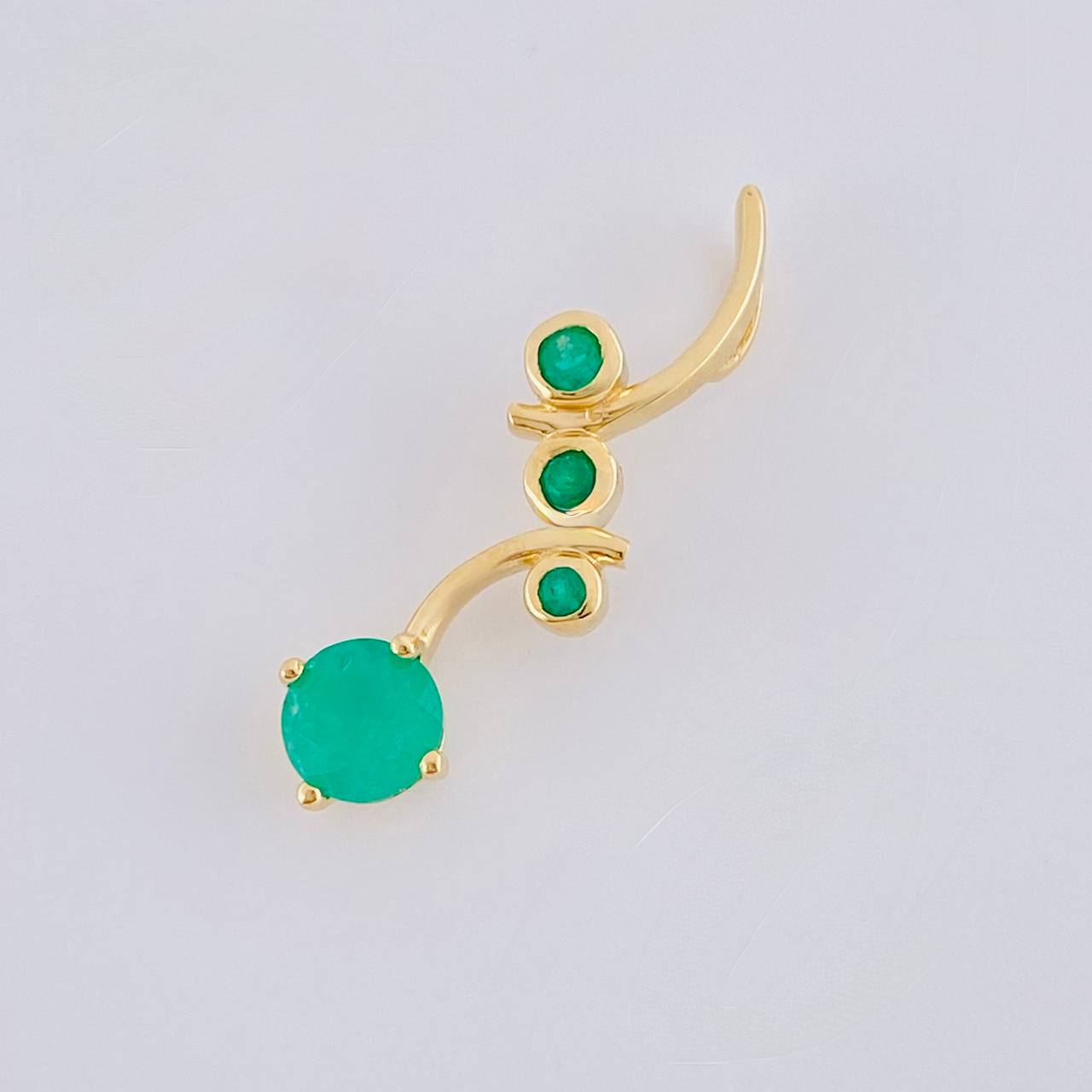 Dije Trio Enlazado Esmeralda 43Pts 1.05 g / 2.1 cm Oro Amarillo 18K