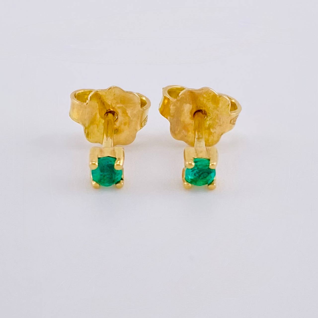 Topos Cuatro Garras Esmeralda 12Pts 1.15 g / 2.8 mm Oro Amarillo 18K