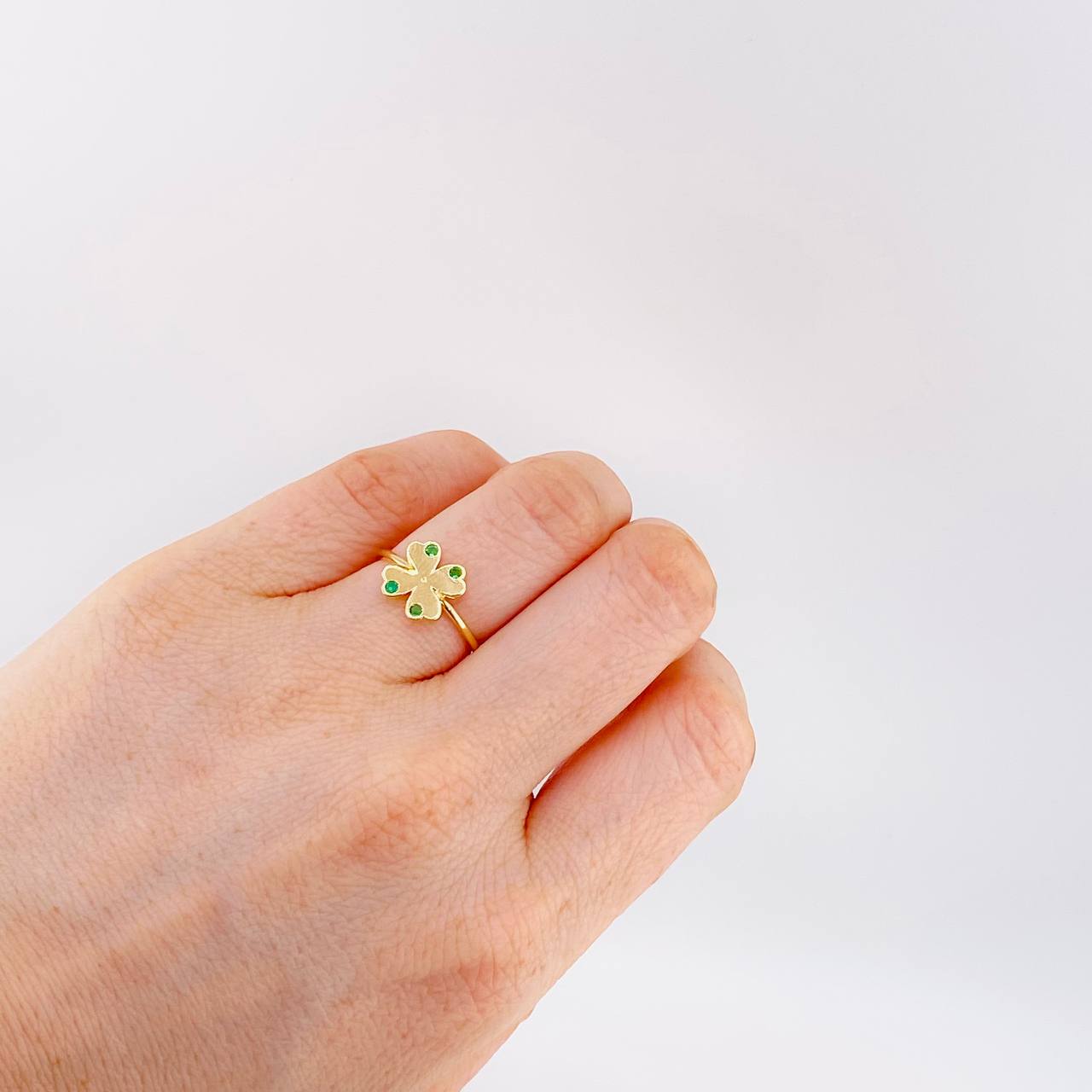 Anillo Trebol Esmeraldas 7Pts 1.8 g / T6 1/2 Oro Amarillo 18K