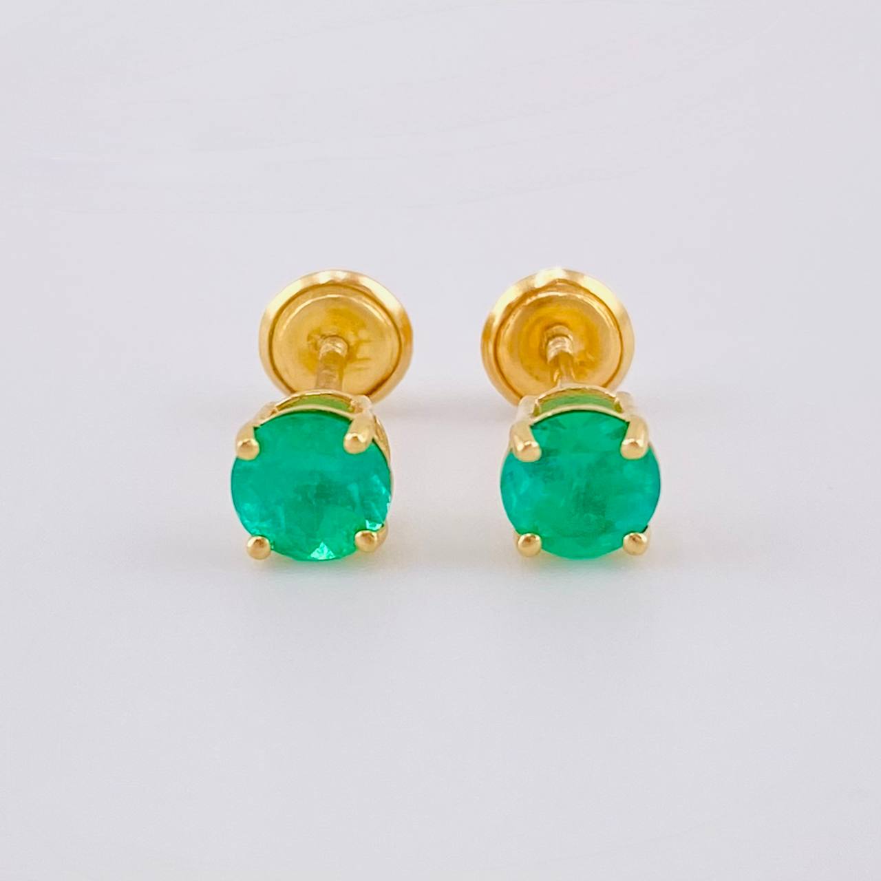 Topos Cuatro Garras Esmeralda 42Pts 1.15 g / 4.7 mm Oro Amarillo 18K