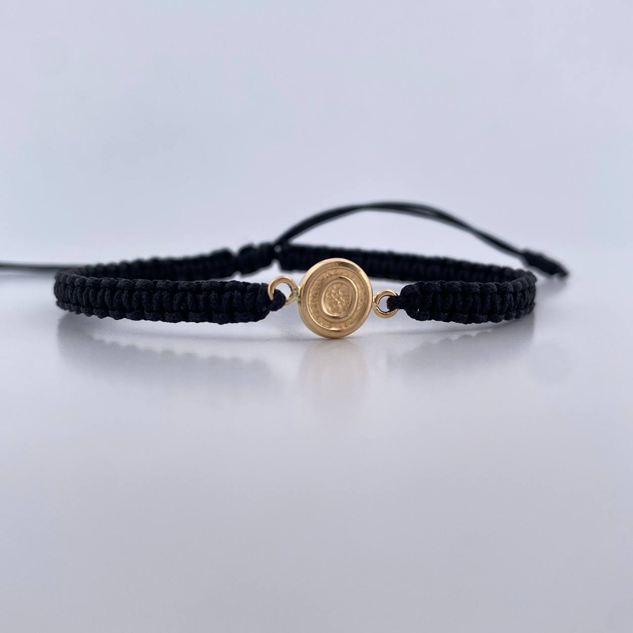 Pulsera Negra Letra O 0.4gr / Oro Amarillo 18K &