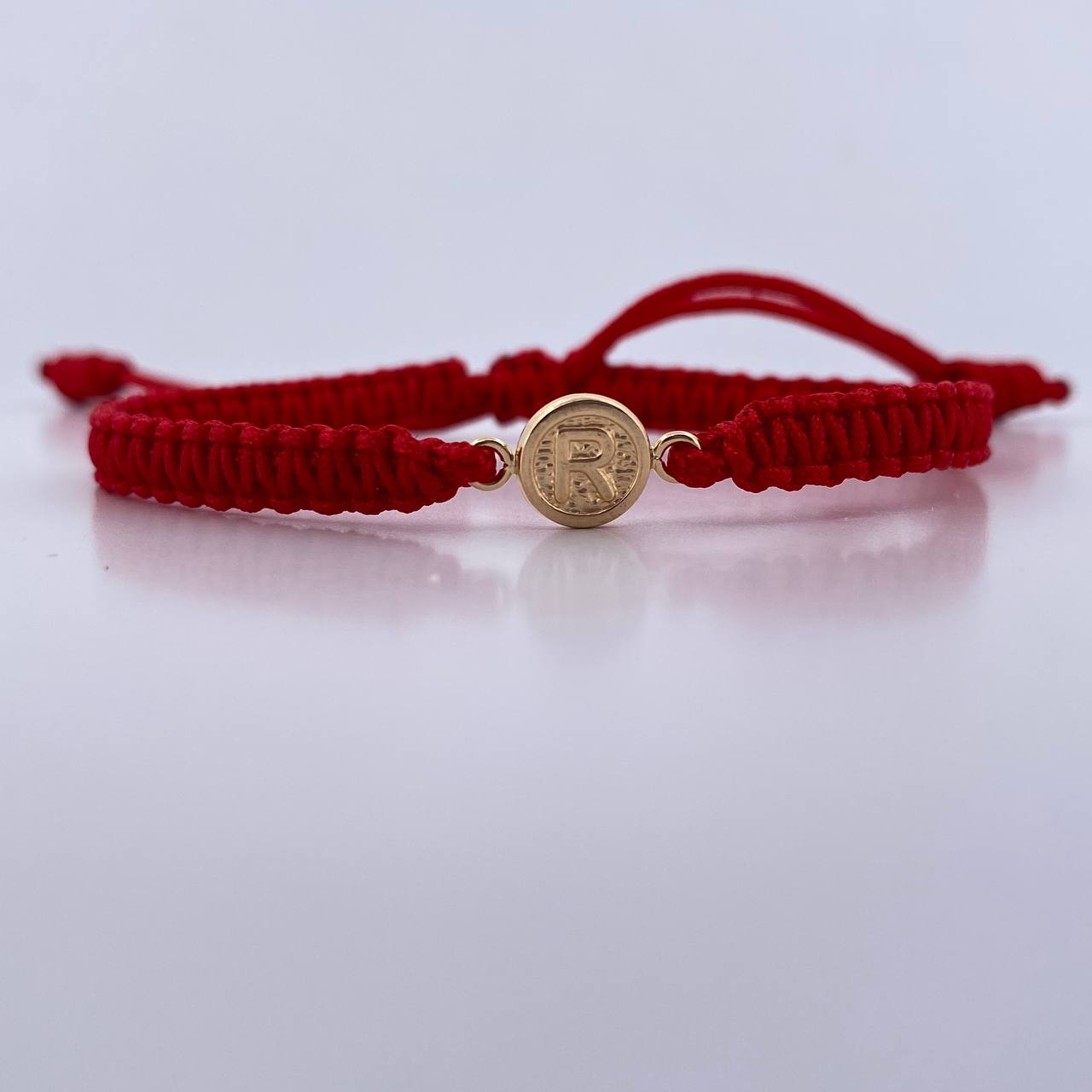 Pulsera Roja Letra R 0.4gr / Oro Amarillo 18K &