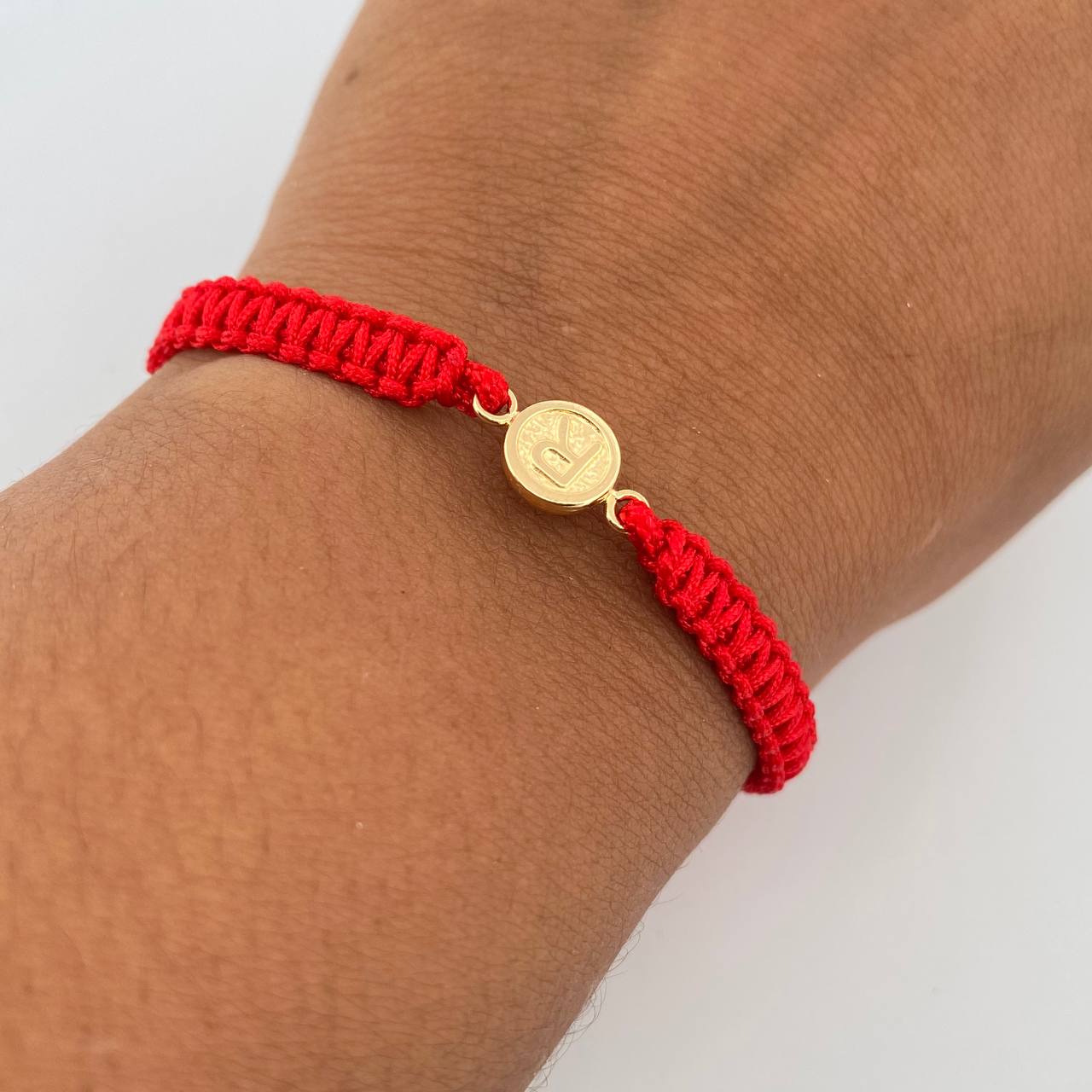 Pulsera Roja Letra R 0.4gr / Oro Amarillo 18K &