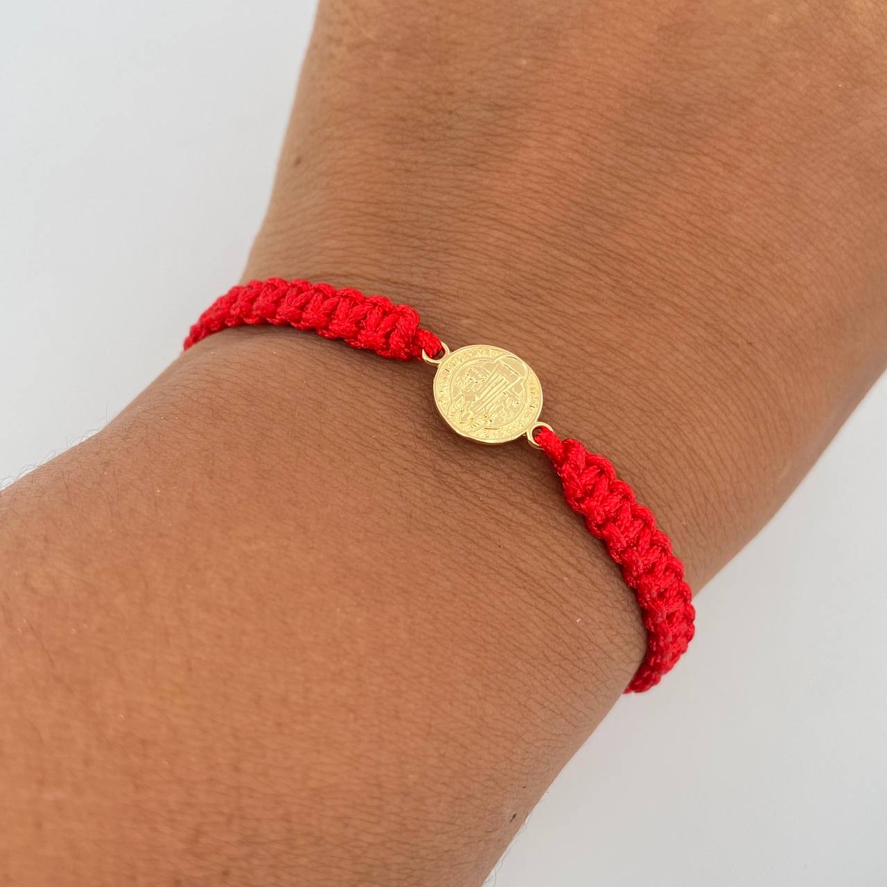 Pulsera Roja San Benito 0.7gr / Oro Amarillo 18K &