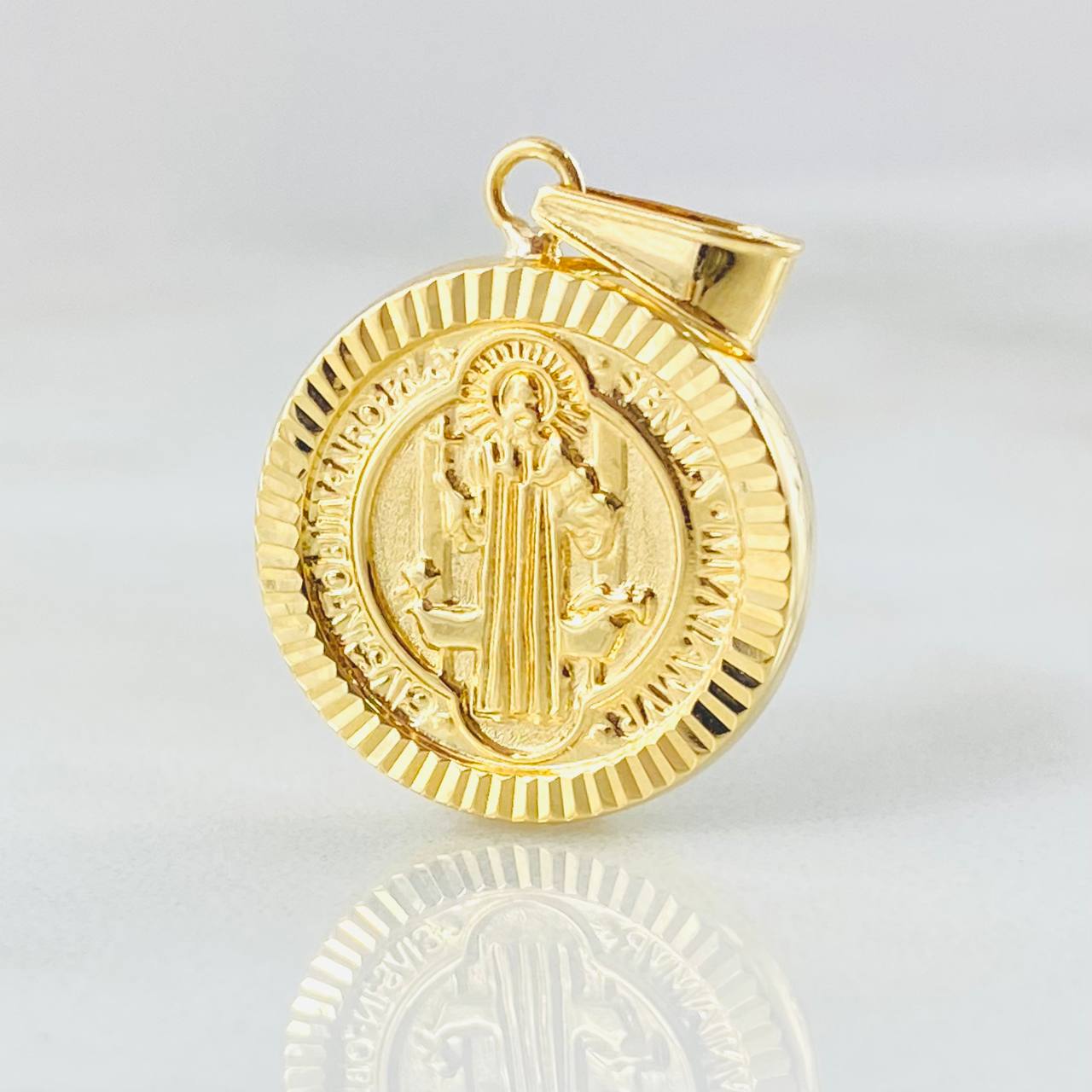 Dije San Benito 1.65gr / 2.5cm / Oro Amarillo 18K ©