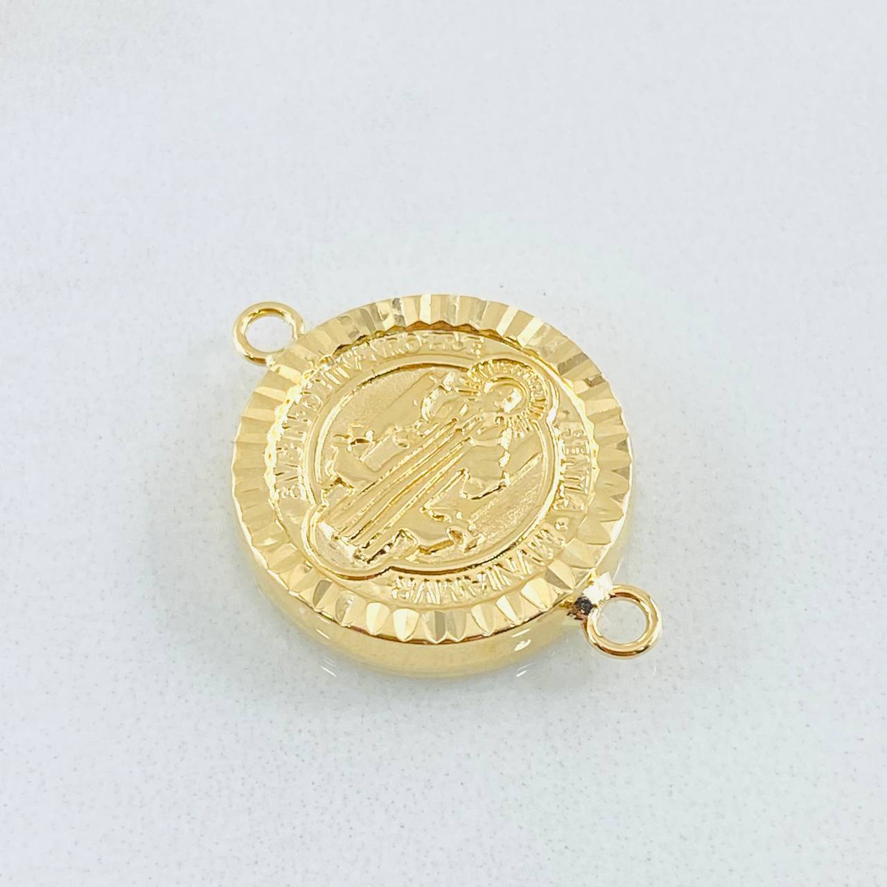 Herraje San Benito 1.55gr / 2.2cm / Oro Amarillo 18K ©