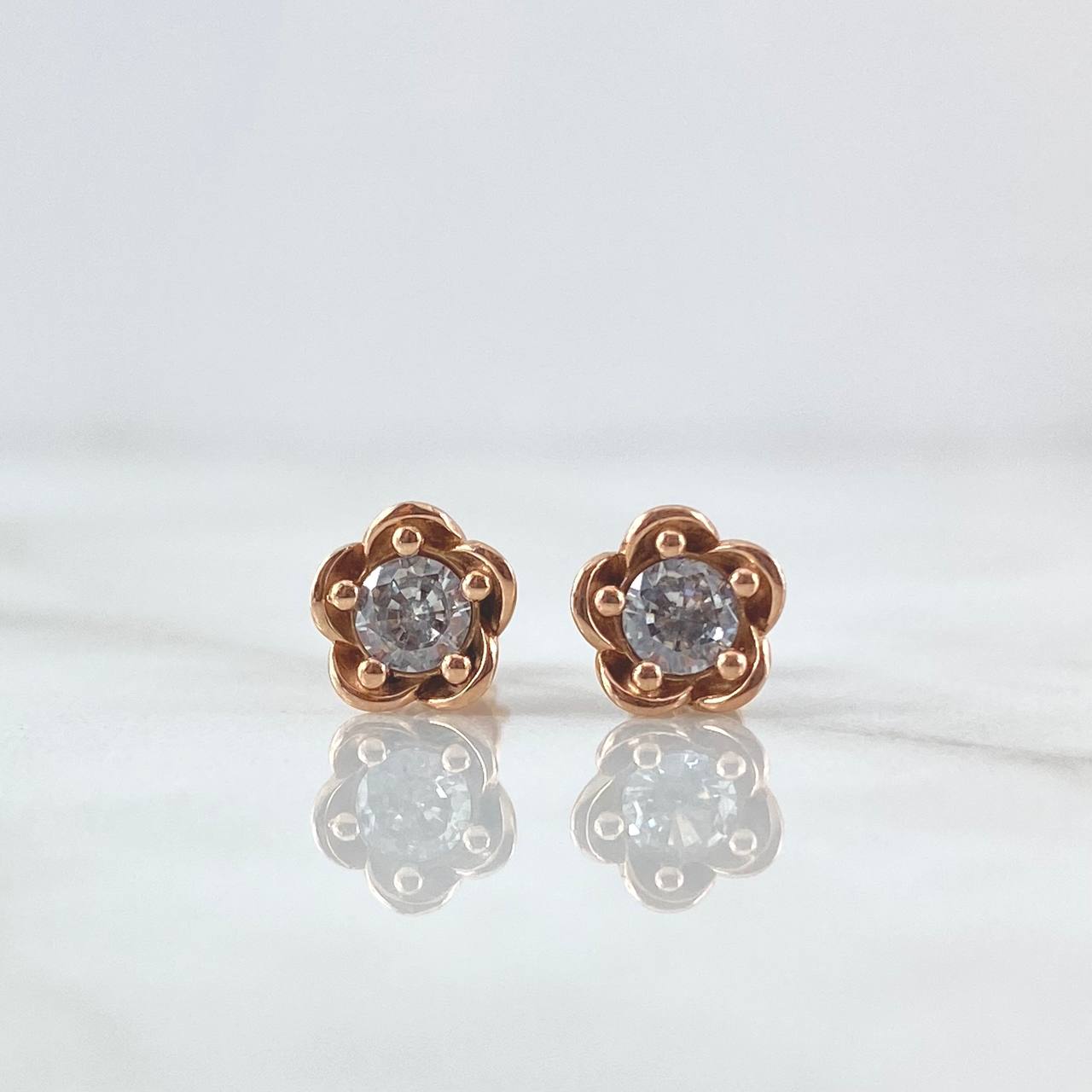 Topos Flor Rosa 2.95gr / 7mm Circon Blanco Oro Rosa 18K ©