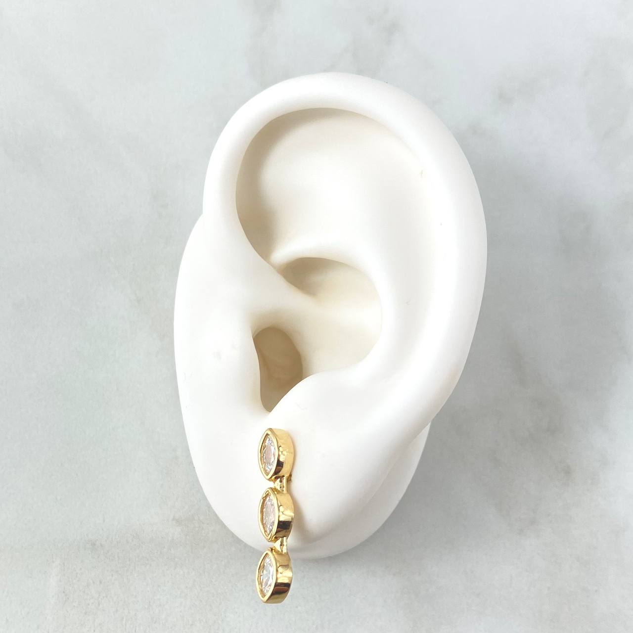 Topos Trio De Ojos 3.3gr / 2.1cm / Circones Blancos  Oro Amarillo 18K ©