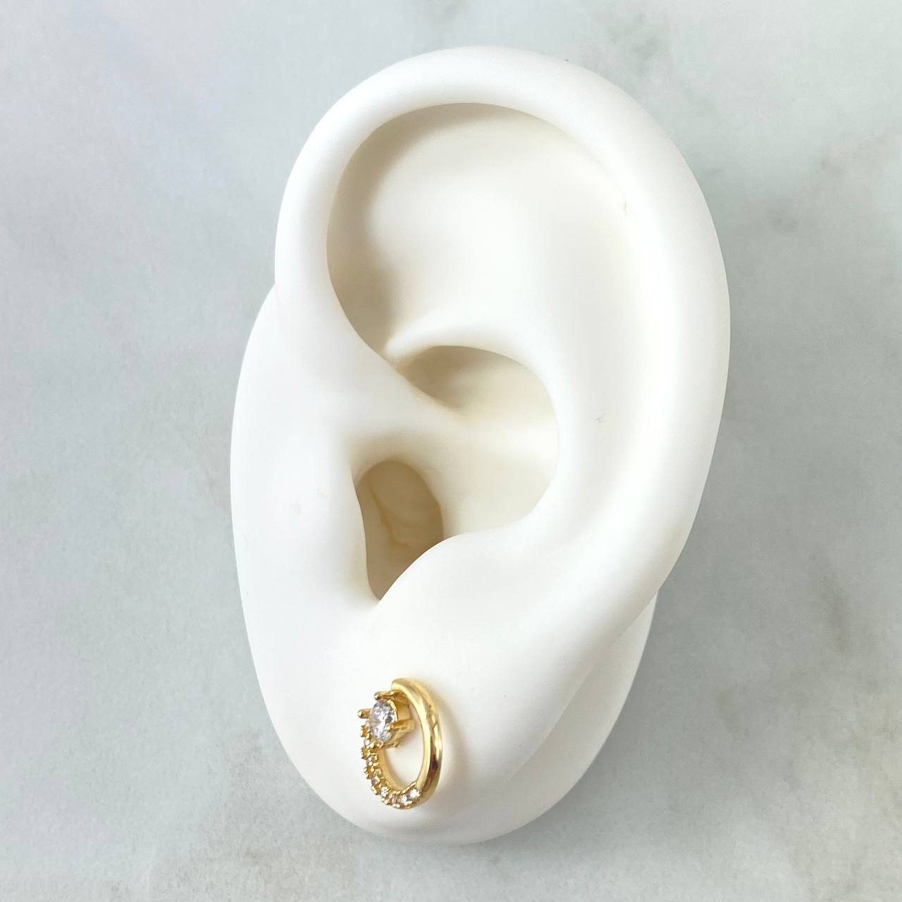 Topos Aro Medio Tupido Solitario 1.7gr / 9mm Circones Blancos Oro Amarillo 18K *