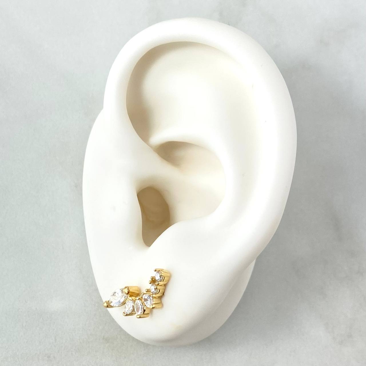 Topos Pétalos En Curva 2.6gr / 1.5cm / Circones Blancos Oro Amarillo 18K *