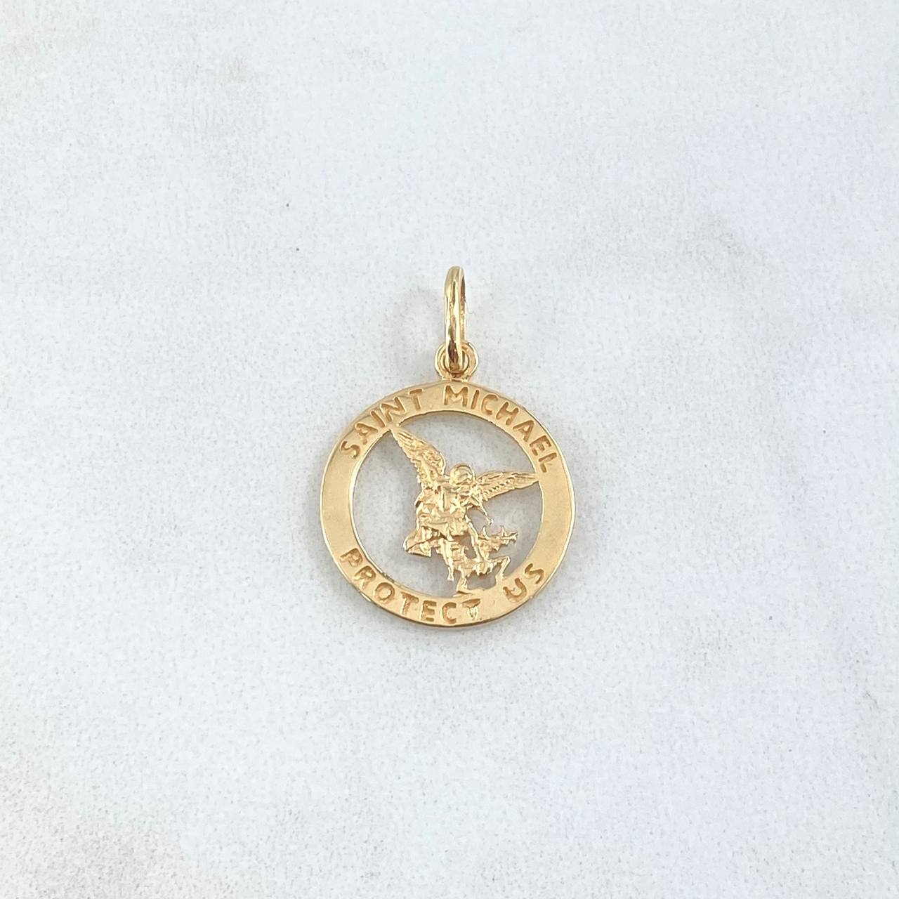 Dije San Miguel Arcangel en Arco 1.65gr / 2.5cm / Liso Oro Amarillo 18K *