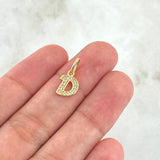 Dije Letra D Cursiva 0.7gr / 1.6cm / Circones Blancos Oro Amarillo 18K