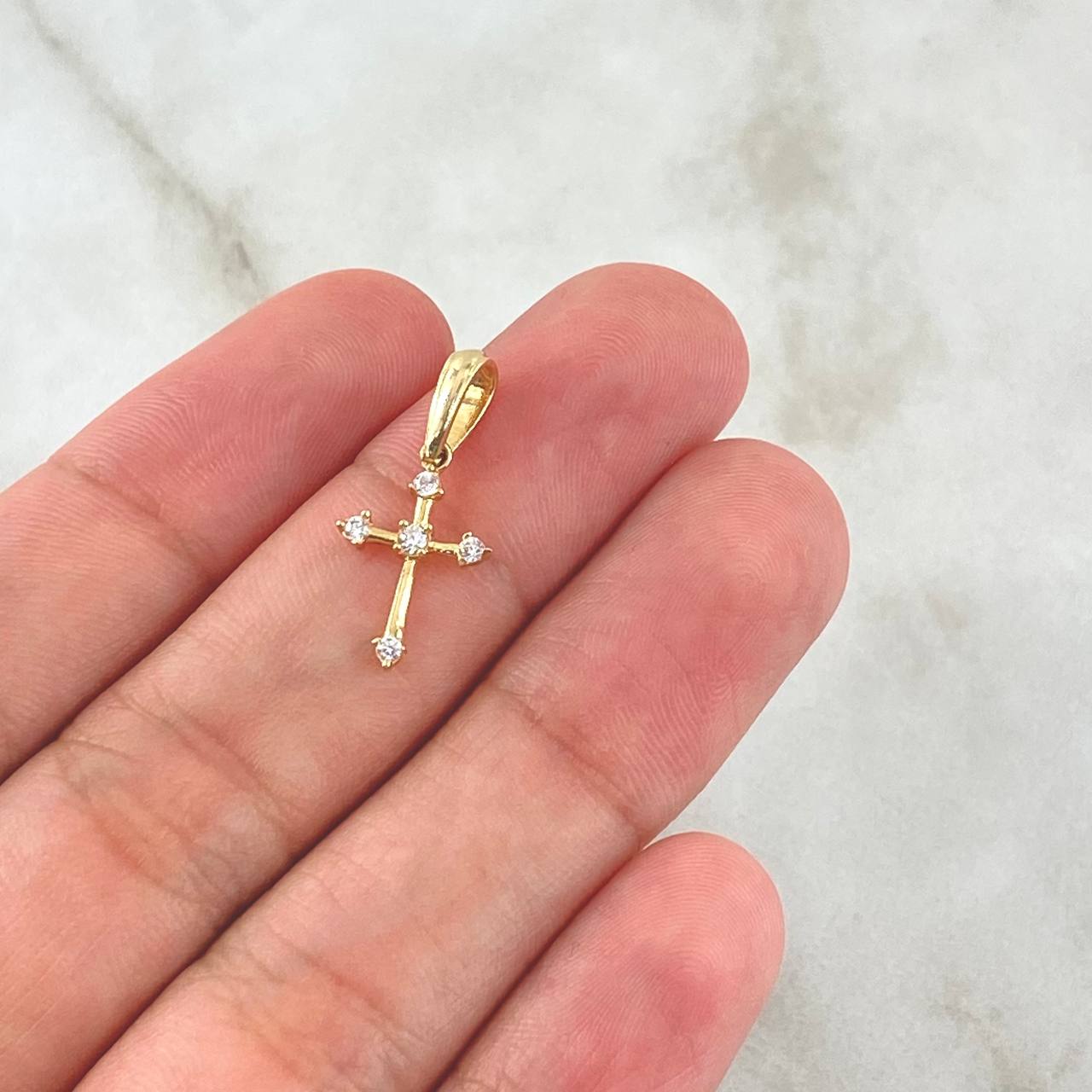 Dije Cruz Flecha 0.5gr / 2cm / Circones Blancos Oro Amarillo 18K