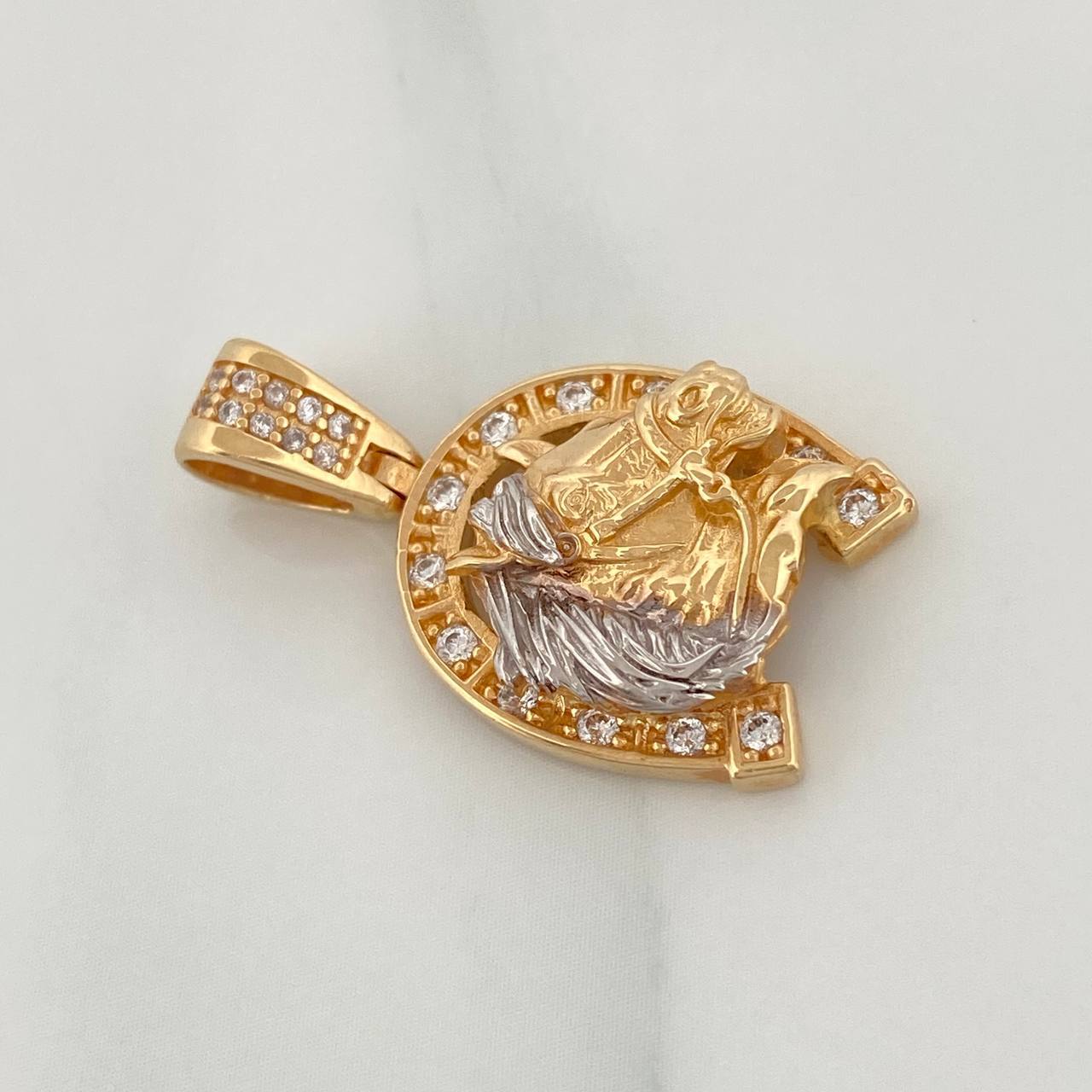 Dije Herradura De Caballo 4.55 g / 2.7 cm Dos Oros Amarillo Blanco 18K