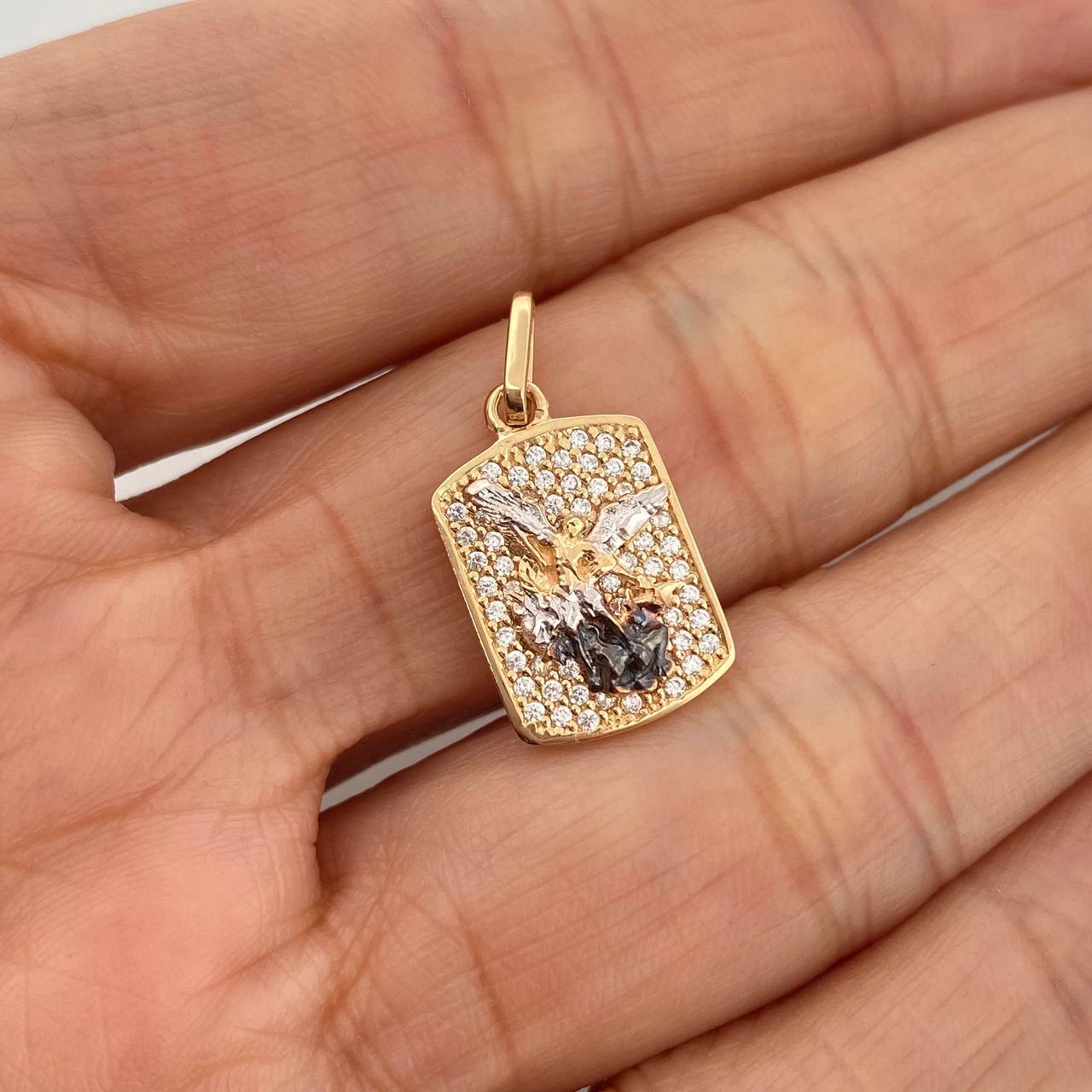 Dije Placa San Miguel Arcangel 2.15 g / 2.2 cm Tres Oros 18K